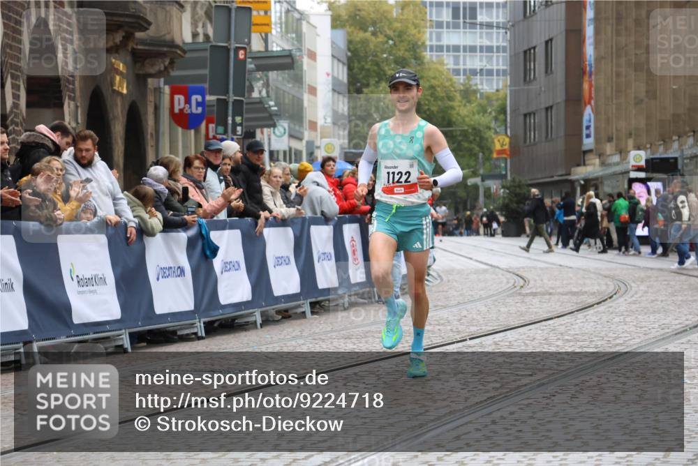 05.10.2025 - 20. swb-Marathon Bremen Strokosch-Dieckow http://msf.ph/oto/9224718 05.10.2025 12:14:41 Ziel 1122 meine-sportfotos.de