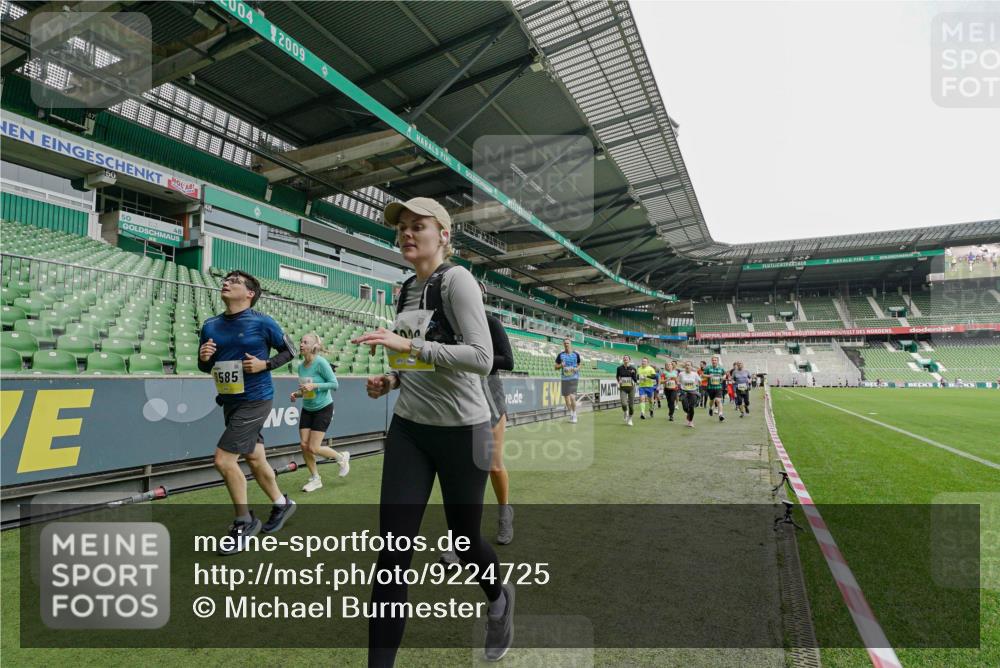 05.10.2025 - 20. swb-Marathon Bremen Michael Burmester http://msf.ph/oto/9224725 05.10.2025 10:36:19 Laufen im Stadion 7123, 7177, 7178, 7908, 8585, 9005, 9173, 9174, 9215, 9231, 9278, 9327, 9330, 9346, 9349, 9370, 9371, 9378, 9389, 9433, 9443, 9450, 9451, 9454, 9462, 9516, 9518, 9542, 9568, 9593, 9608, 9609, 9611, 9613, 9634, 9635, 9686, 9737, 9747, 9827, 9880, 9904, 9937, 9954, 9977, 9991, 10006, 10063, 10079, 10093, 10127, 10138, 10139, 10143, 10182, 10209, 10219, 10228, 10250, 10293, 10311, 10324, 10336, 10357, 10359, 10367, 10391, 10406, 10558, 10560, 10901 meine-sportfotos.de