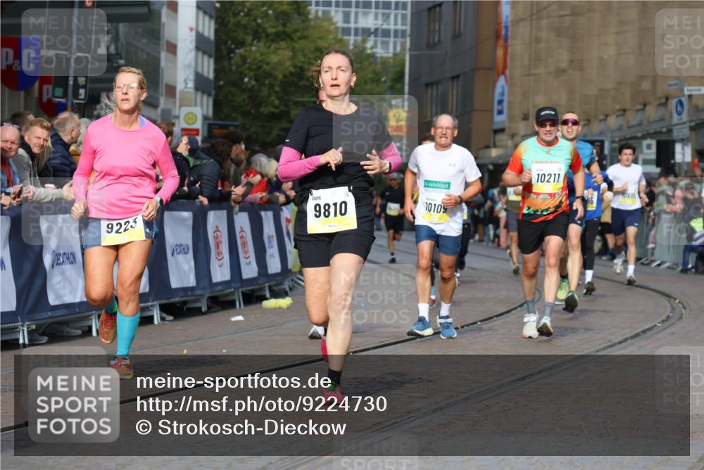 05.10.2025 - 20. swb-Marathon Bremen Strokosch-Dieckow http://msf.ph/oto/9224730 05.10.2025 10:48:22 Ziel 8787, 9223, 9298, 9404, 9665, 9704, 9810, 9958, 10109, 10131, 10211, 10685, 11005, 11119, 11292, 11357 meine-sportfotos.de