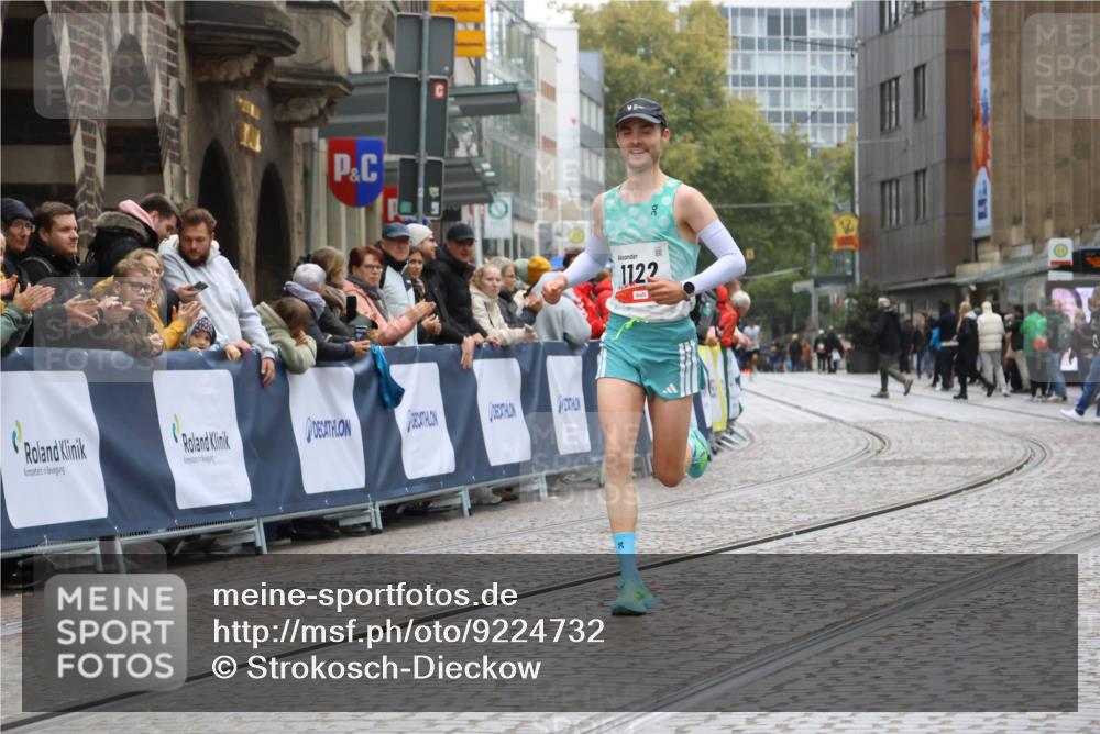 05.10.2025 - 20. swb-Marathon Bremen Strokosch-Dieckow http://msf.ph/oto/9224732 05.10.2025 12:14:41 Ziel 1122 meine-sportfotos.de