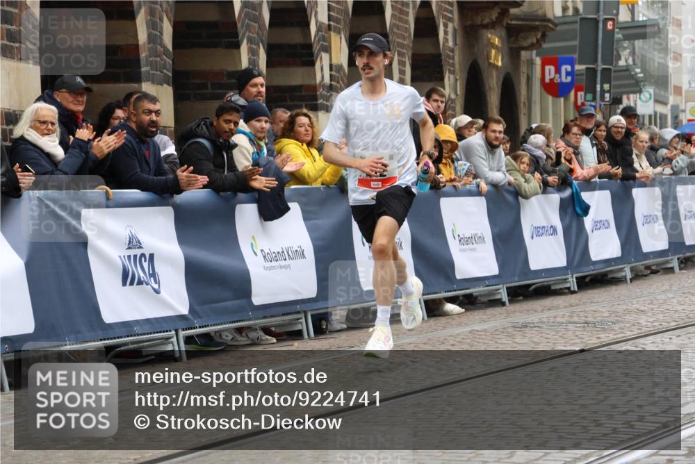 05.10.2025 - 20. swb-Marathon Bremen Strokosch-Dieckow http://msf.ph/oto/9224741 05.10.2025 12:15:08 Ziel 212 meine-sportfotos.de