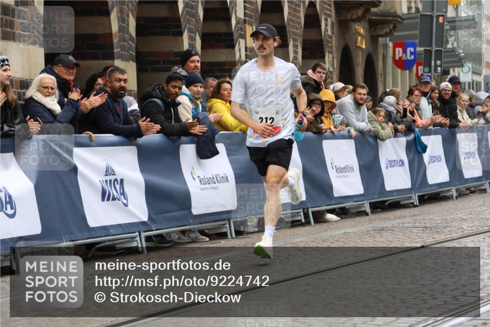 05.10.2025 - 20. swb-Marathon Bremen Strokosch-Dieckow http://msf.ph/oto/9224742 05.10.2025 12:15:08 Ziel 212 meine-sportfotos.de