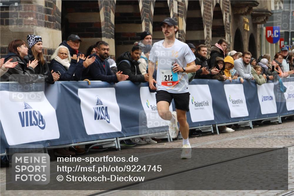 05.10.2025 - 20. swb-Marathon Bremen Strokosch-Dieckow http://msf.ph/oto/9224745 05.10.2025 12:15:08 Ziel 212 meine-sportfotos.de