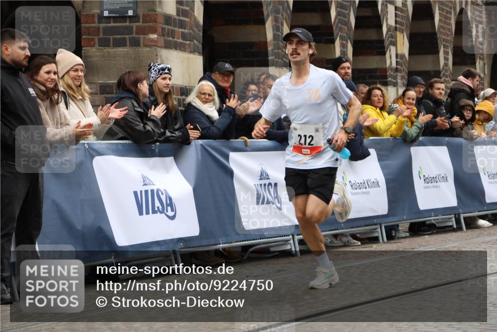 05.10.2025 - 20. swb-Marathon Bremen Strokosch-Dieckow http://msf.ph/oto/9224750 05.10.2025 12:15:09 Ziel 212 meine-sportfotos.de
