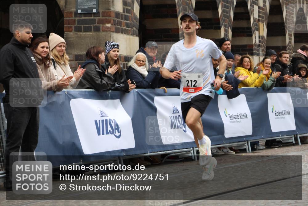05.10.2025 - 20. swb-Marathon Bremen Strokosch-Dieckow http://msf.ph/oto/9224751 05.10.2025 12:15:09 Ziel 212 meine-sportfotos.de