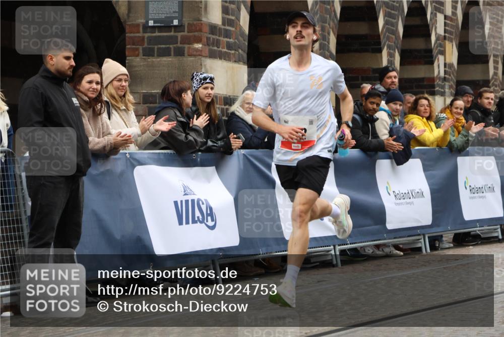 05.10.2025 - 20. swb-Marathon Bremen Strokosch-Dieckow http://msf.ph/oto/9224753 05.10.2025 12:15:09 Ziel 212 meine-sportfotos.de