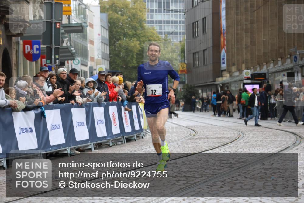 05.10.2025 - 20. swb-Marathon Bremen Strokosch-Dieckow http://msf.ph/oto/9224755 05.10.2025 12:15:36 Ziel 12 meine-sportfotos.de