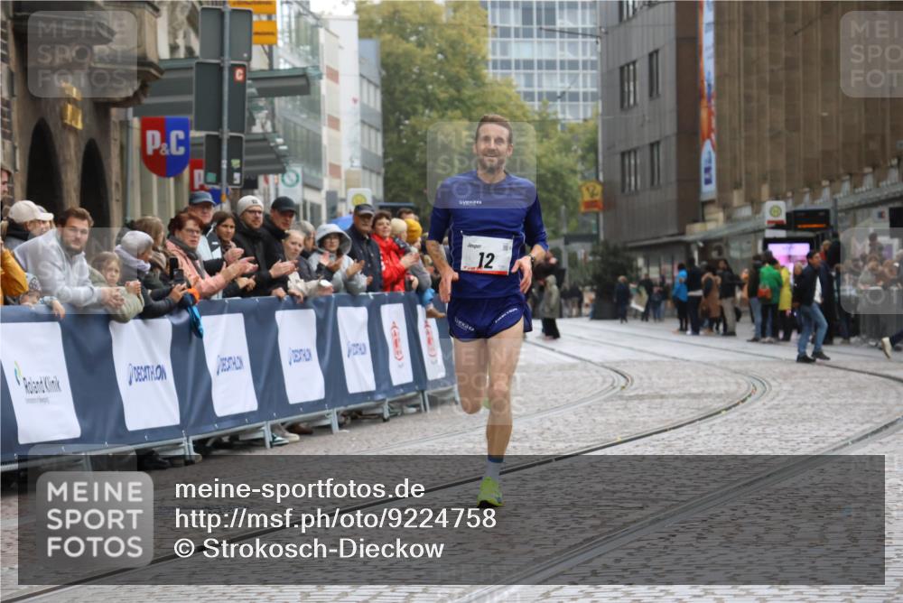 05.10.2025 - 20. swb-Marathon Bremen Strokosch-Dieckow http://msf.ph/oto/9224758 05.10.2025 12:15:36 Ziel 12 meine-sportfotos.de