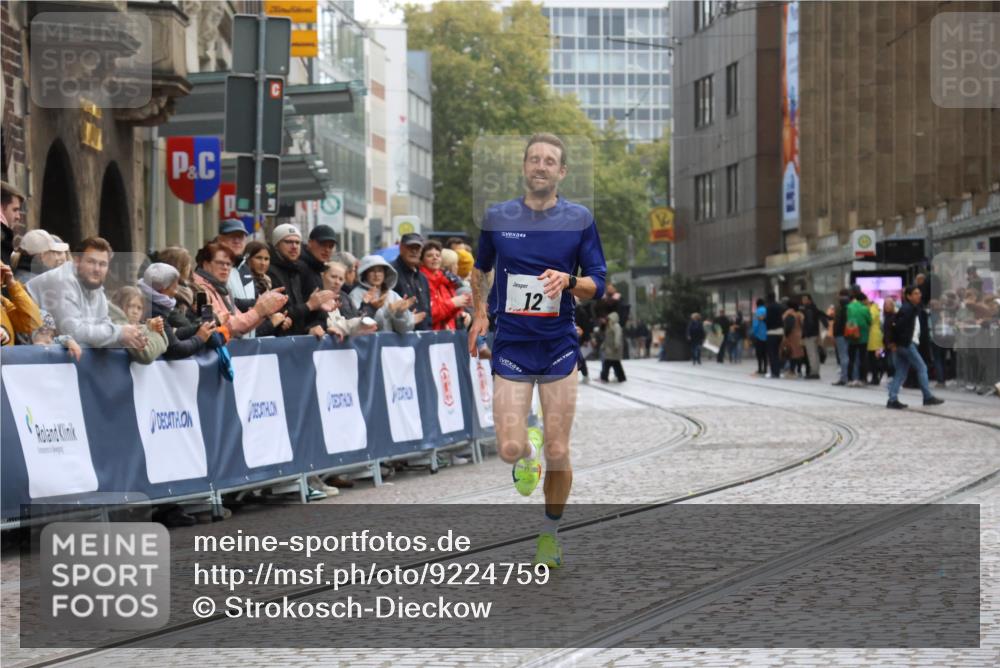 05.10.2025 - 20. swb-Marathon Bremen Strokosch-Dieckow http://msf.ph/oto/9224759 05.10.2025 12:15:36 Ziel 12 meine-sportfotos.de
