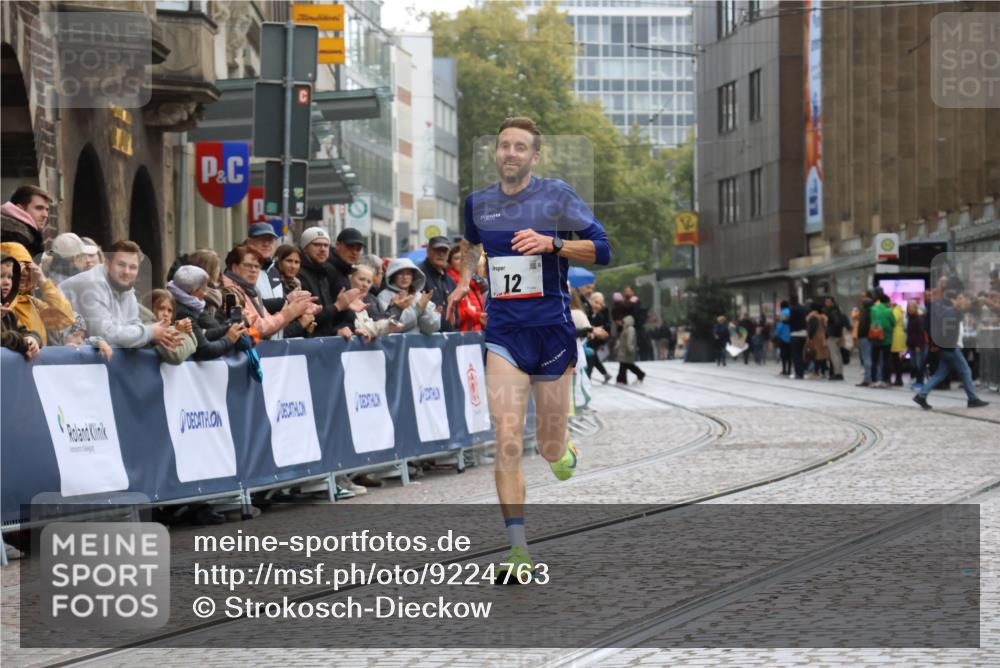 05.10.2025 - 20. swb-Marathon Bremen Strokosch-Dieckow http://msf.ph/oto/9224763 05.10.2025 12:15:37 Ziel 12 meine-sportfotos.de