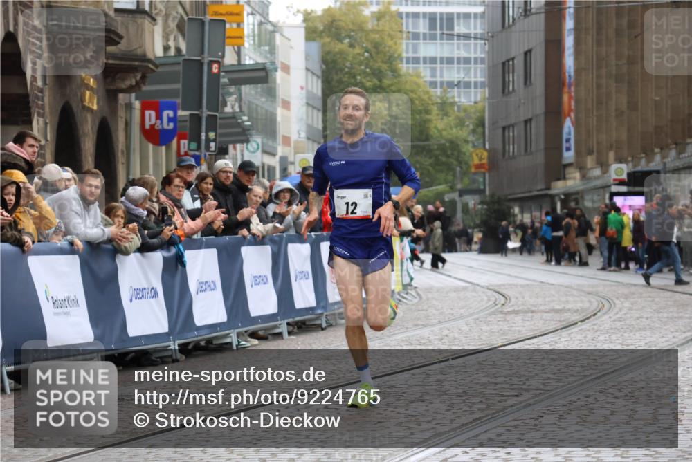 05.10.2025 - 20. swb-Marathon Bremen Strokosch-Dieckow http://msf.ph/oto/9224765 05.10.2025 12:15:37 Ziel 12 meine-sportfotos.de