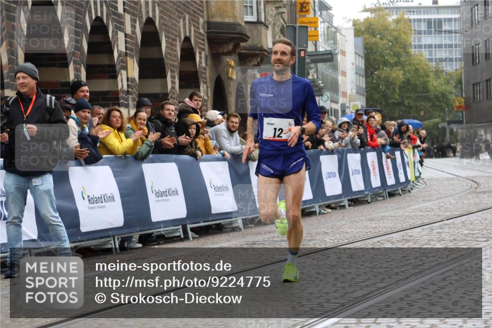 05.10.2025 - 20. swb-Marathon Bremen Strokosch-Dieckow http://msf.ph/oto/9224775 05.10.2025 12:15:38 Ziel 12 meine-sportfotos.de