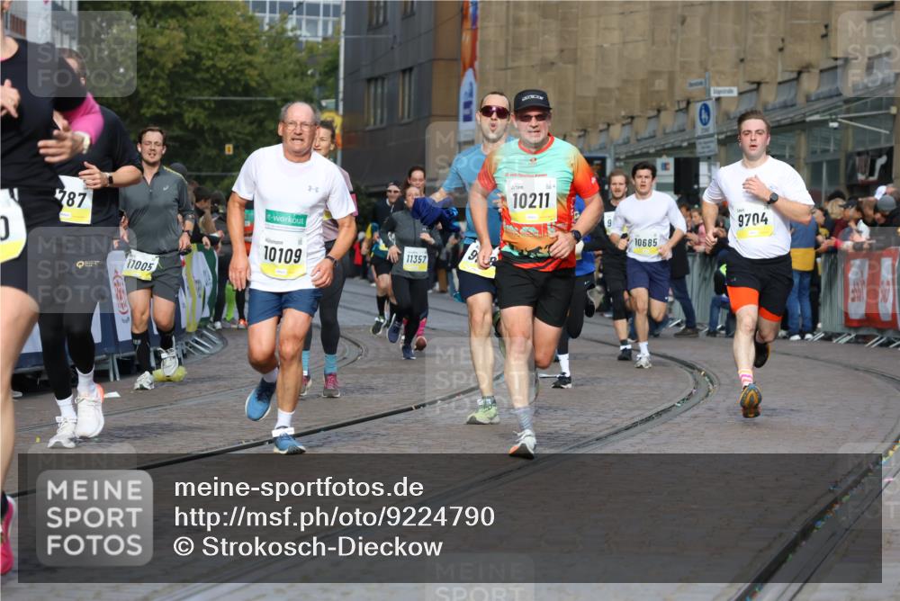 05.10.2025 - 20. swb-Marathon Bremen Strokosch-Dieckow http://msf.ph/oto/9224790 05.10.2025 10:48:23 Ziel 8787, 9223, 9298, 9404, 9665, 9704, 9810, 9958, 10109, 10131, 10177, 10211, 10685, 11005, 11292, 11357, 11505 meine-sportfotos.de