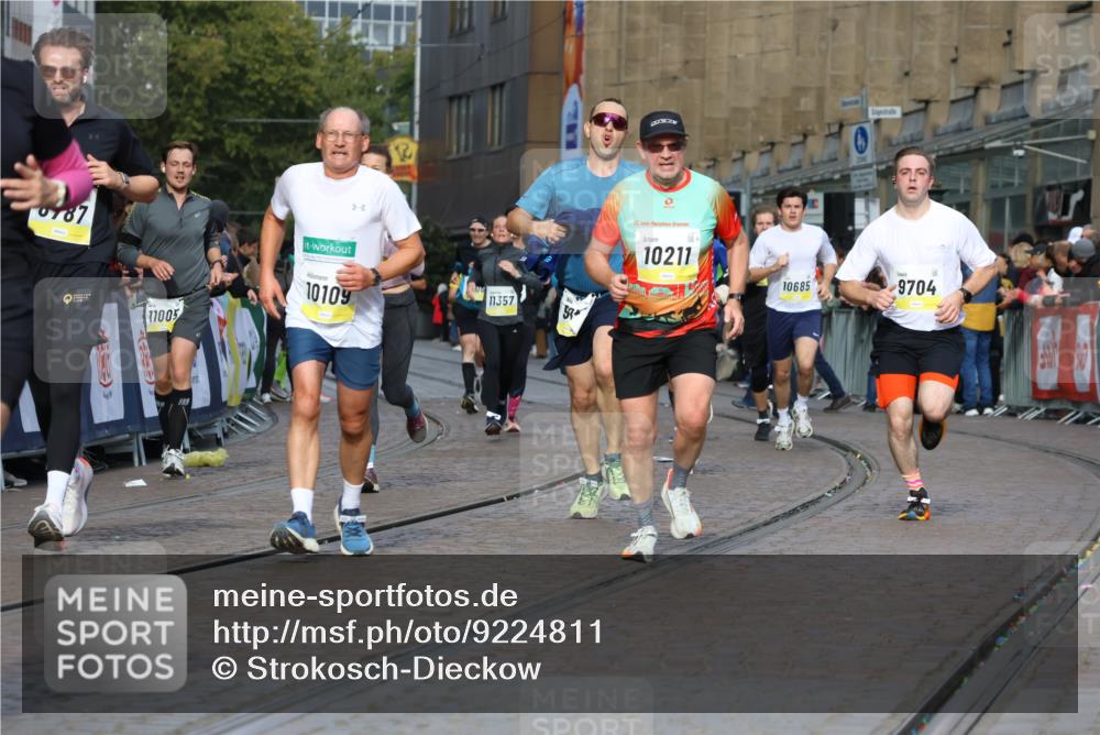 05.10.2025 - 20. swb-Marathon Bremen Strokosch-Dieckow http://msf.ph/oto/9224811 05.10.2025 10:48:23 Ziel 8787, 9223, 9298, 9404, 9665, 9704, 9810, 9958, 10109, 10131, 10177, 10211, 10685, 11005, 11292, 11357, 11505 meine-sportfotos.de
