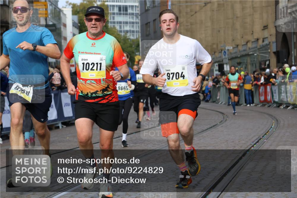 05.10.2025 - 20. swb-Marathon Bremen Strokosch-Dieckow http://msf.ph/oto/9224829 05.10.2025 10:48:26 Ziel 8787, 9223, 9298, 9385, 9437, 9478, 9665, 9704, 9810, 9958, 10109, 10131, 10177, 10211, 10685, 11005, 11357, 11505 meine-sportfotos.de