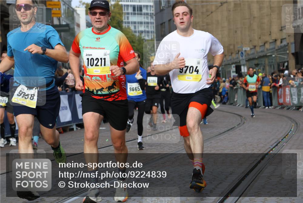 05.10.2025 - 20. swb-Marathon Bremen Strokosch-Dieckow http://msf.ph/oto/9224839 05.10.2025 10:48:26 Ziel 8787, 9223, 9298, 9385, 9437, 9478, 9665, 9704, 9810, 9958, 10109, 10131, 10177, 10211, 10685, 11005, 11357, 11505 meine-sportfotos.de