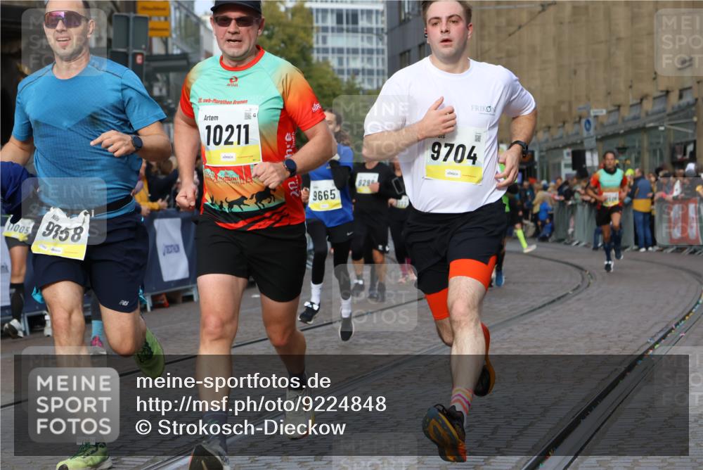 05.10.2025 - 20. swb-Marathon Bremen Strokosch-Dieckow http://msf.ph/oto/9224848 05.10.2025 10:48:26 Ziel 8787, 9223, 9298, 9385, 9437, 9478, 9665, 9704, 9810, 9958, 10109, 10131, 10177, 10211, 10685, 11005, 11357, 11505 meine-sportfotos.de