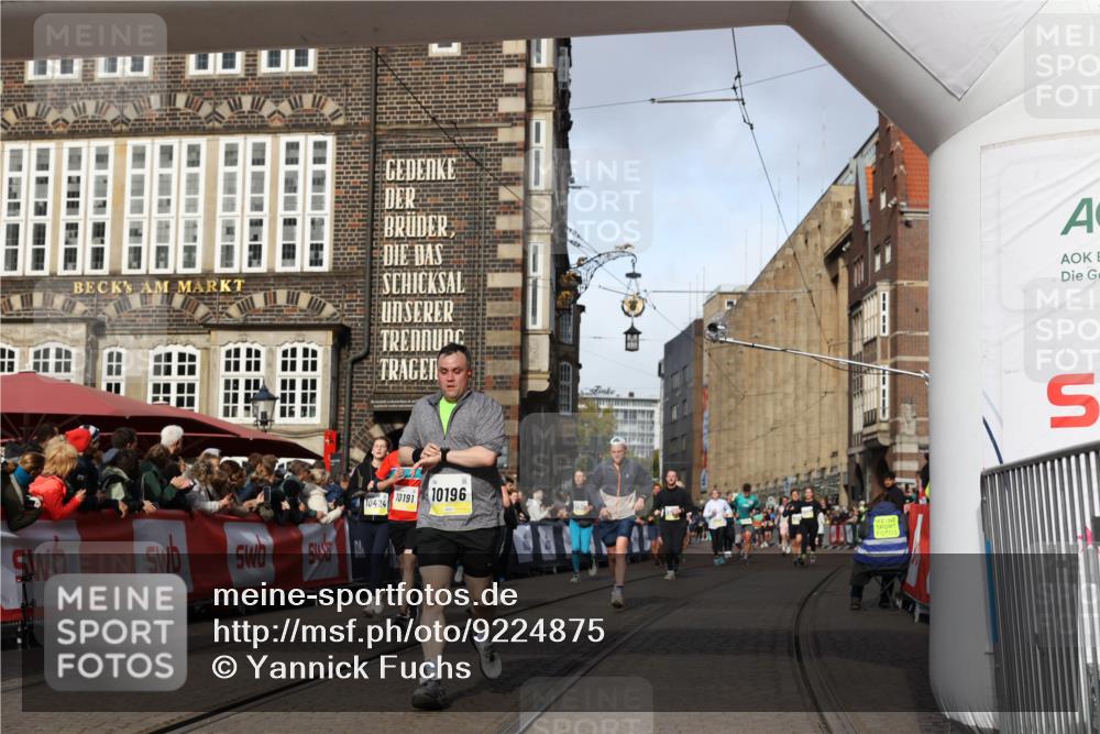 05.10.2025 - 20. swb-Marathon Bremen Yannick Fuchs http://msf.ph/oto/9224875 05.10.2025 10:56:25 Ziel 9258, 9855, 9968, 10191, 10196, 10424, 10992, 11364, 11366, 11554, 11630, 11741 meine-sportfotos.de