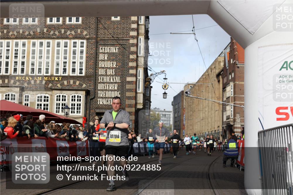 05.10.2025 - 20. swb-Marathon Bremen Yannick Fuchs http://msf.ph/oto/9224885 05.10.2025 10:56:25 Ziel 9258, 9855, 9968, 10191, 10196, 10424, 10992, 11364, 11366, 11554, 11630, 11741 meine-sportfotos.de