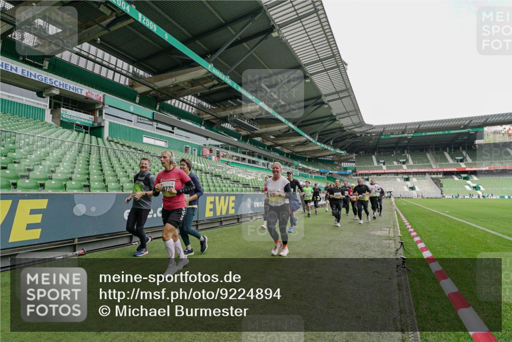 05.10.2025 - 20. swb-Marathon Bremen Michael Burmester http://msf.ph/oto/9224894 05.10.2025 10:37:14 Laufen im Stadion 7776, 7777, 9177, 9208, 9246, 9271, 9272, 9294, 9305, 9360, 9363, 9381, 9473, 9531, 9532, 9593, 9600, 9603, 9604, 9655, 9673, 9692, 9802, 9812, 9827, 9839, 9841, 9913, 9979, 10004, 10026, 10030, 10067, 10071, 10093, 10158, 10209, 10217, 10290, 10291, 10345, 10370, 10477, 10489, 10492, 10508, 10518, 10558, 10562, 10571, 10588, 10615, 10656, 10679, 10762, 10771, 10809, 10821, 10837, 10872, 10995, 11124, 11184, 11223, 11251, 11415, 7908, 8585, 9215, 9346 meine-sportfotos.de