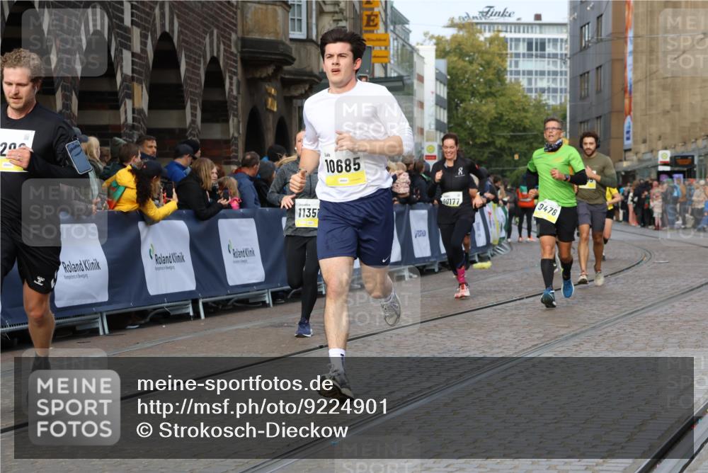 05.10.2025 - 20. swb-Marathon Bremen Strokosch-Dieckow http://msf.ph/oto/9224901 05.10.2025 10:48:30 Ziel 9298, 9385, 9406, 9437, 9478, 10131, 10177, 10685, 11005, 11096, 11357, 11505 meine-sportfotos.de