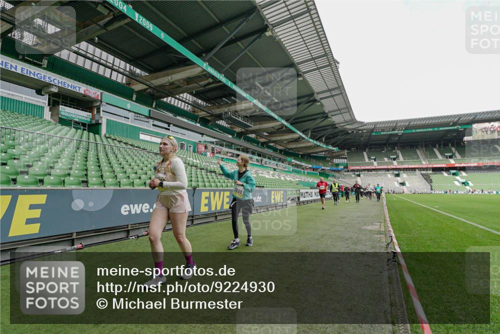 05.10.2025 - 20. swb-Marathon Bremen Michael Burmester http://msf.ph/oto/9224930 05.10.2025 10:37:31 Laufen im Stadion 7776, 9177, 9208, 9246, 9305, 9360, 9363, 9365, 9381, 9426, 9448, 9531, 9532, 9600, 9603, 9604, 9673, 9692, 9802, 9812, 9839, 9841, 9893, 9913, 9979, 10004, 10067, 10071, 10158, 10194, 10265, 10271, 10274, 10290, 10291, 10301, 10345, 10370, 10471, 10477, 10489, 10508, 10510, 10518, 10562, 10571, 10615, 10762, 10771, 10777, 10821, 10826, 10837, 10872, 10876, 10995, 11001, 11050, 11121, 11124, 11150, 11162, 11183, 11184, 11223, 11251, 11415 meine-sportfotos.de