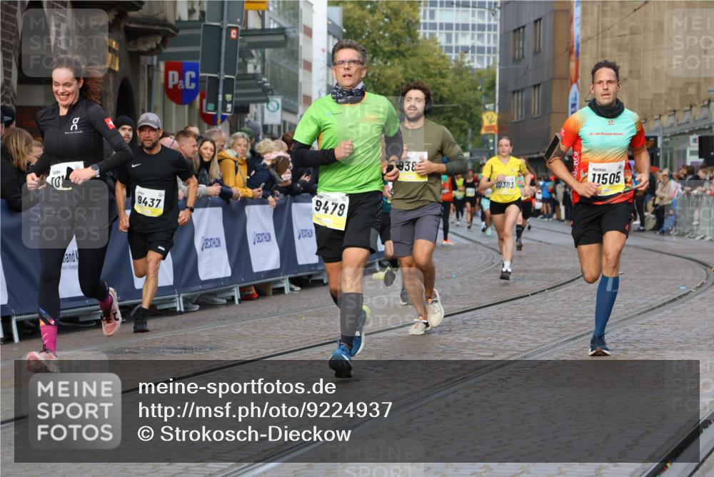 05.10.2025 - 20. swb-Marathon Bremen Strokosch-Dieckow http://msf.ph/oto/9224937 05.10.2025 10:48:31 Ziel 9298, 9385, 9406, 9437, 9478, 10131, 10177, 10303, 10685, 11005, 11096, 11357, 11505 meine-sportfotos.de