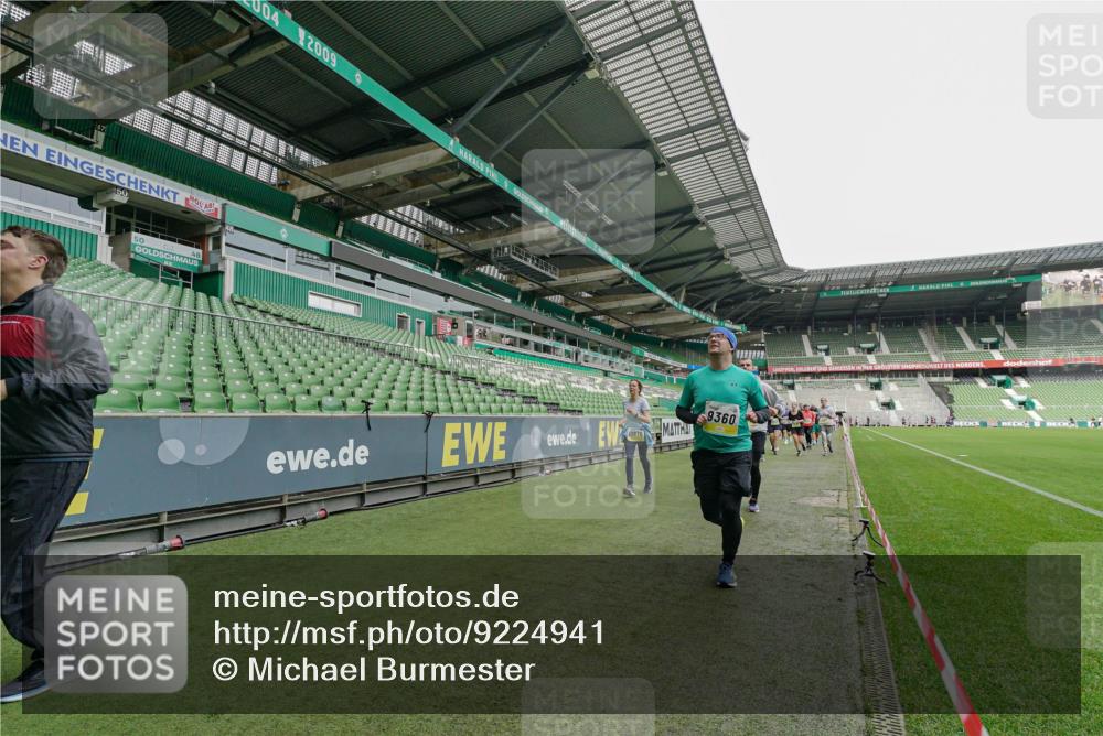 05.10.2025 - 20. swb-Marathon Bremen Michael Burmester http://msf.ph/oto/9224941 05.10.2025 10:37:41 Laufen im Stadion 7621, 7776, 9237, 9246, 9305, 9360, 9363, 9365, 9381, 9426, 9448, 9486, 9531, 9532, 9536, 9600, 9603, 9642, 9748, 9802, 9839, 9841, 9893, 9979, 10056, 10067, 10098, 10158, 10194, 10265, 10271, 10274, 10290, 10291, 10301, 10345, 10370, 10471, 10477, 10508, 10510, 10518, 10562, 10571, 10611, 10615, 10713, 10771, 10777, 10821, 10826, 10829, 10837, 10872, 10876, 10995, 11001, 11050, 11121, 11124, 11150, 11162, 11183, 11184, 11223, 11251, 11415, 9177, 9208 meine-sportfotos.de