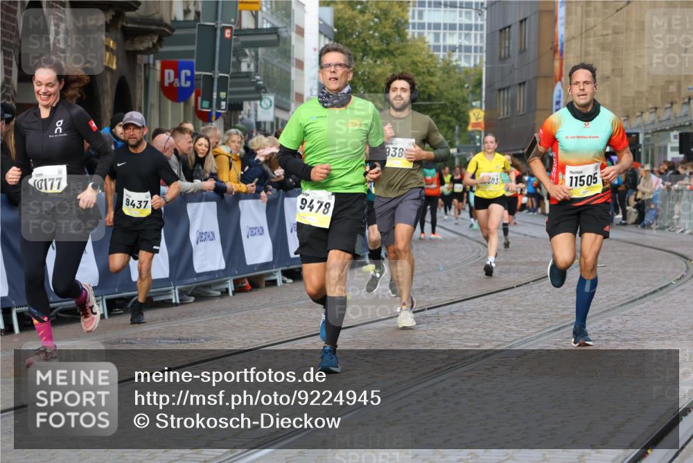 05.10.2025 - 20. swb-Marathon Bremen Strokosch-Dieckow http://msf.ph/oto/9224945 05.10.2025 10:48:31 Ziel 9298, 9385, 9406, 9437, 9478, 10131, 10177, 10303, 10685, 11005, 11096, 11357, 11505 meine-sportfotos.de