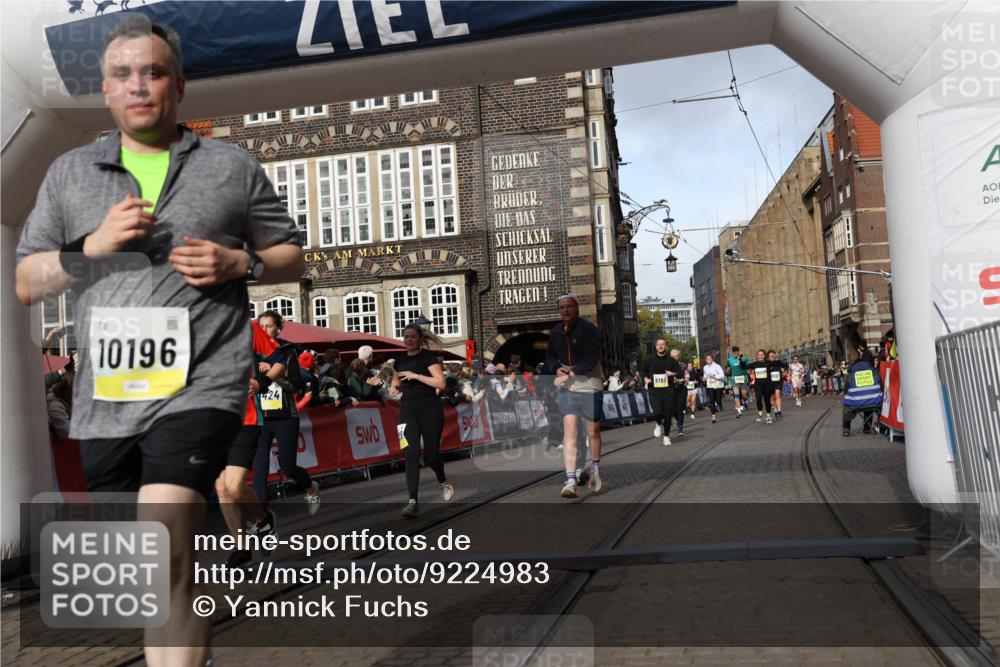 05.10.2025 - 20. swb-Marathon Bremen Yannick Fuchs http://msf.ph/oto/9224983 05.10.2025 10:56:28 Ziel 9258, 9783, 10028, 10191, 10196, 10424, 10590, 10992, 11364, 11554, 11662, 11741 meine-sportfotos.de