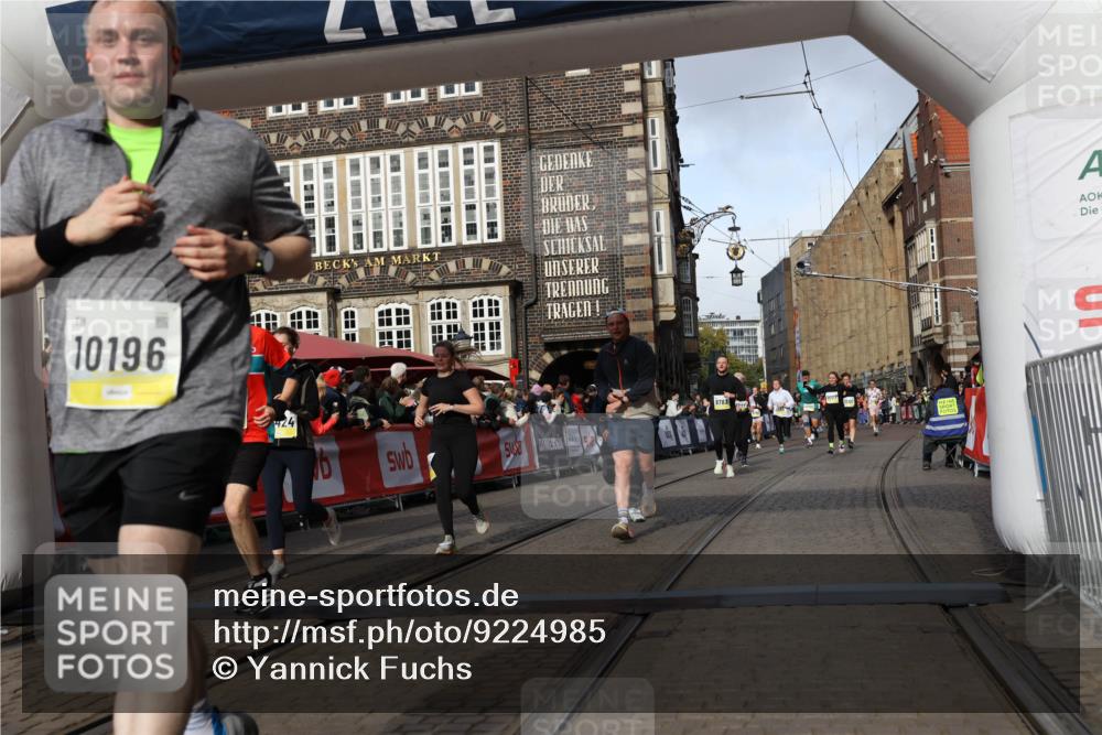 05.10.2025 - 20. swb-Marathon Bremen Yannick Fuchs http://msf.ph/oto/9224985 05.10.2025 10:56:28 Ziel 9258, 9783, 10028, 10191, 10196, 10424, 10590, 10992, 11364, 11554, 11662, 11741 meine-sportfotos.de