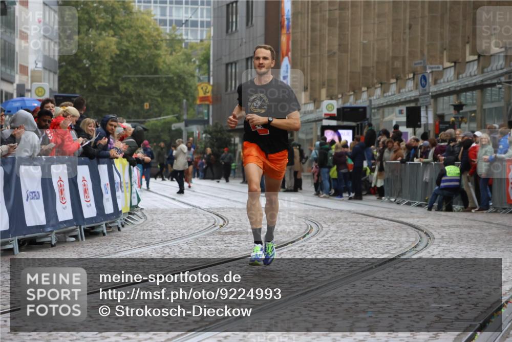 05.10.2025 - 20. swb-Marathon Bremen Strokosch-Dieckow http://msf.ph/oto/9224993 05.10.2025 12:17:31 Ziel 1124 meine-sportfotos.de