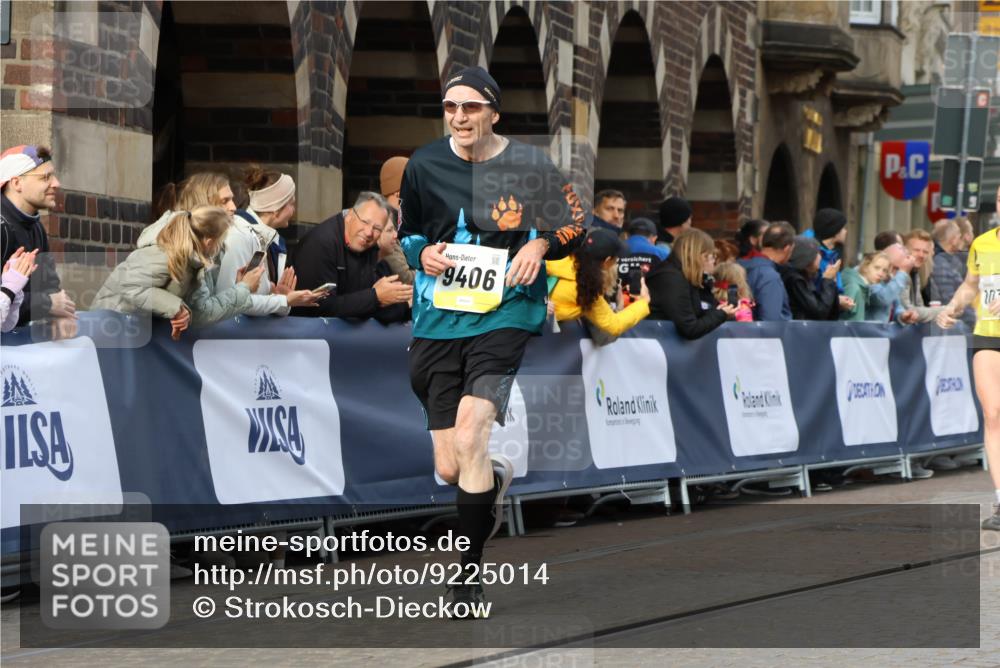 05.10.2025 - 20. swb-Marathon Bremen Strokosch-Dieckow http://msf.ph/oto/9225014 05.10.2025 10:48:36 Ziel 9385, 9406, 9478, 9729, 10303, 11096 meine-sportfotos.de