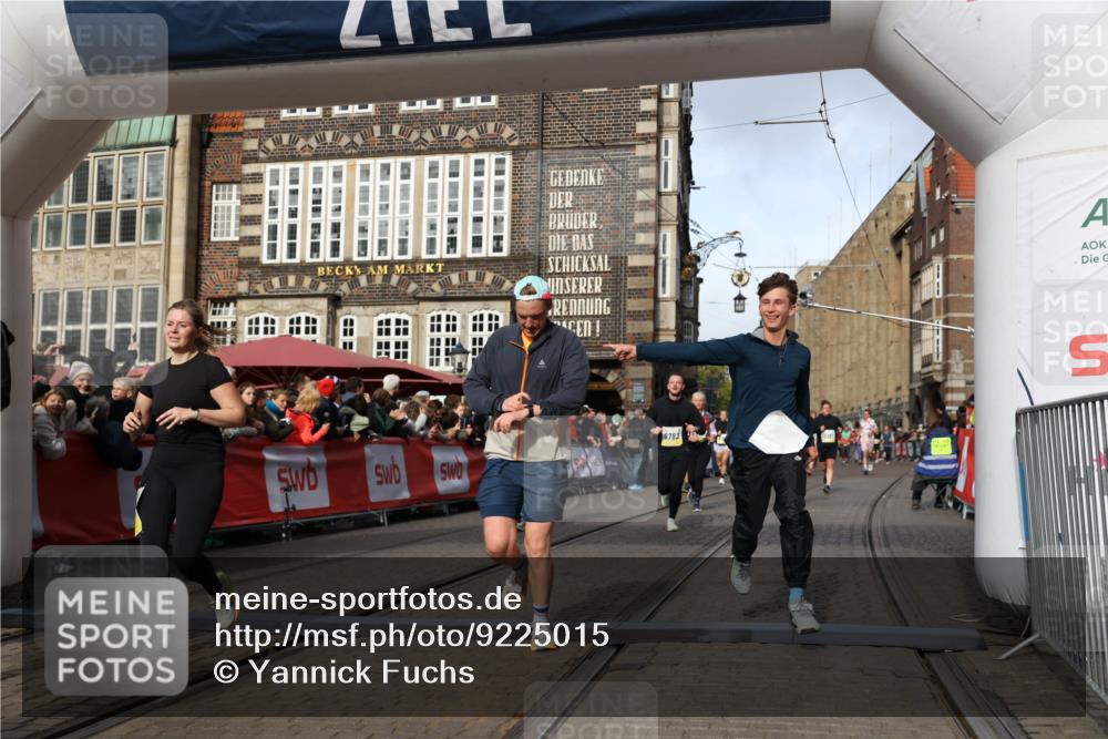 05.10.2025 - 20. swb-Marathon Bremen Yannick Fuchs http://msf.ph/oto/9225015 05.10.2025 10:56:29 Ziel 9258, 9424, 9783, 10028, 10191, 10196, 10424, 10590, 10992, 11364, 11554, 11662, 11723 meine-sportfotos.de