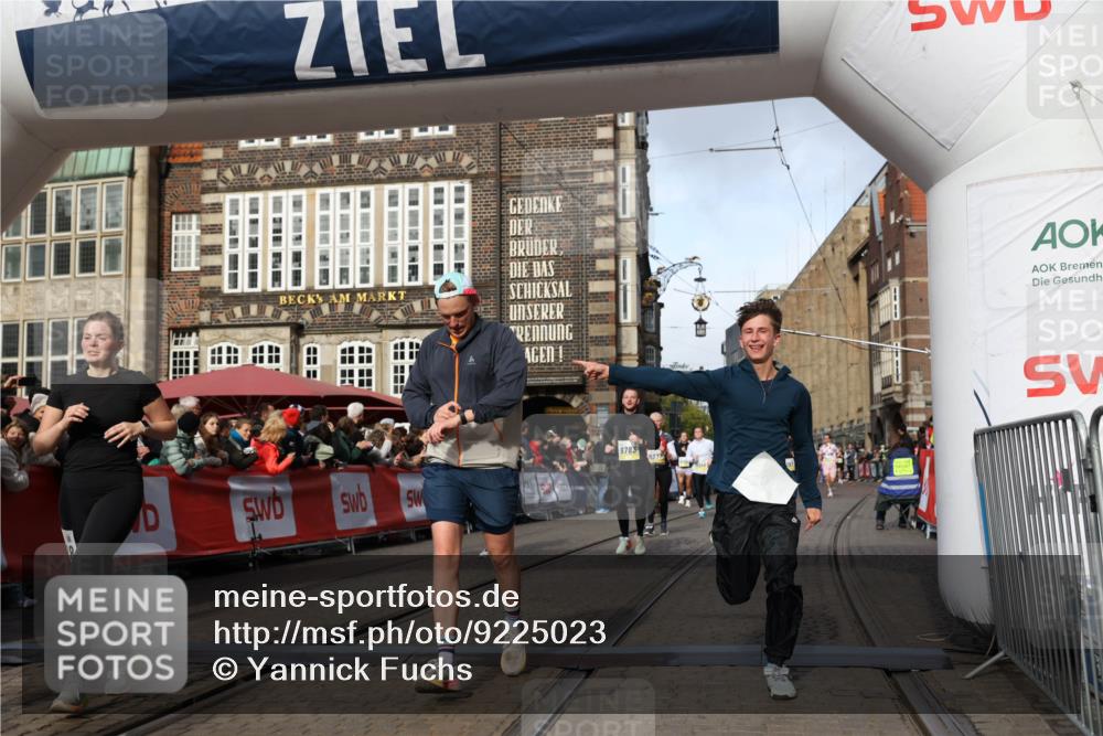 05.10.2025 - 20. swb-Marathon Bremen Yannick Fuchs http://msf.ph/oto/9225023 05.10.2025 10:56:30 Ziel 9424, 9783, 9932, 10028, 10191, 10196, 10424, 10590, 11554, 11662, 11723 meine-sportfotos.de