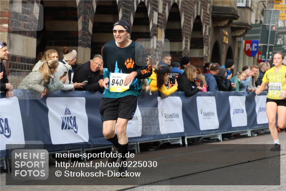 05.10.2025 - 20. swb-Marathon Bremen Strokosch-Dieckow http://msf.ph/oto/9225030 05.10.2025 10:48:36 Ziel 9385, 9406, 9478, 9729, 10303, 11096 meine-sportfotos.de