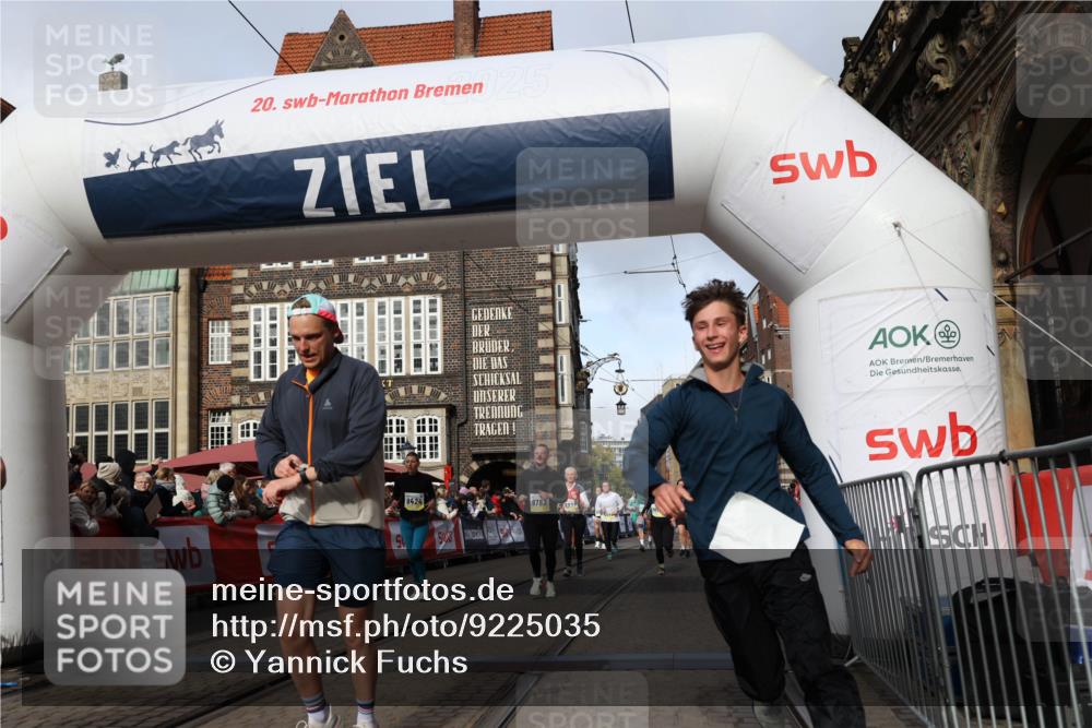 05.10.2025 - 20. swb-Marathon Bremen Yannick Fuchs http://msf.ph/oto/9225035 05.10.2025 10:56:30 Ziel 9424, 9783, 9932, 10028, 10191, 10196, 10424, 10590, 11554, 11662, 11723 meine-sportfotos.de