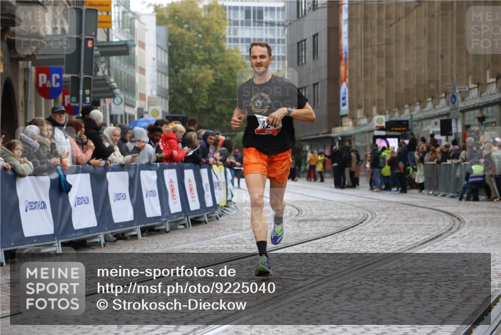 05.10.2025 - 20. swb-Marathon Bremen Strokosch-Dieckow http://msf.ph/oto/9225040 05.10.2025 12:17:32 Ziel 1124 meine-sportfotos.de