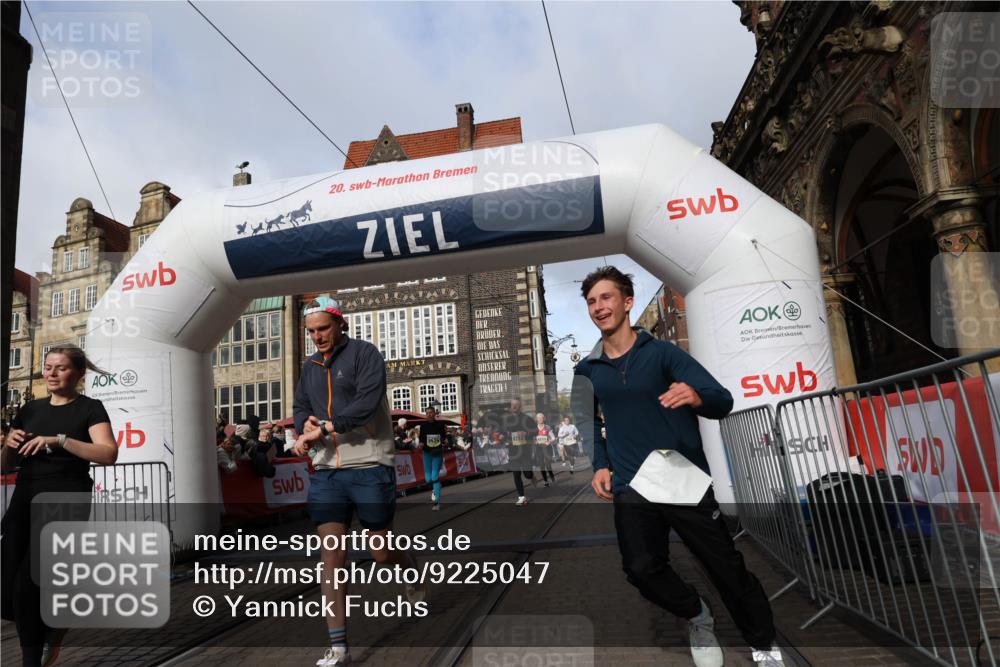05.10.2025 - 20. swb-Marathon Bremen Yannick Fuchs http://msf.ph/oto/9225047 05.10.2025 10:56:30 Ziel 9424, 9783, 9932, 10028, 10191, 10196, 10424, 10590, 11554, 11662, 11723 meine-sportfotos.de