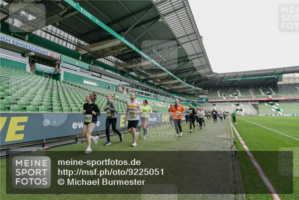 05.10.2025 - 20. swb-Marathon Bremen Michael Burmester http://msf.ph/oto/9225051 05.10.2025 10:38:17 Laufen im Stadion 7621, 8574, 9184, 9189, 9210, 9235, 9237, 9322, 9335, 9365, 9409, 9426, 9432, 9448, 9468, 9486, 9498, 9536, 9642, 9647, 9684, 9707, 9748, 9750, 9771, 9813, 9846, 9858, 9893, 9915, 9940, 9978, 10033, 10056, 10098, 10130, 10167, 10194, 10205, 10274, 10278, 10301, 10404, 10437, 10439, 10471, 10478, 10485, 10510, 10530, 10595, 10598, 10611, 10678, 10711, 10713, 10777, 10803, 10804, 10825, 10826, 10829, 11001, 11050, 11121, 11150, 11162, 11183 meine-sportfotos.de