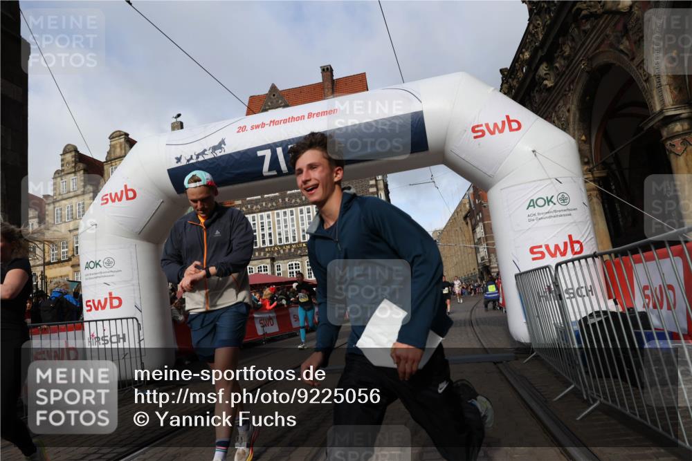 05.10.2025 - 20. swb-Marathon Bremen Yannick Fuchs http://msf.ph/oto/9225056 05.10.2025 10:56:31 Ziel 9424, 9783, 9932, 10028, 10191, 10196, 10387, 10424, 10546, 10590, 11554, 11662, 11723 meine-sportfotos.de