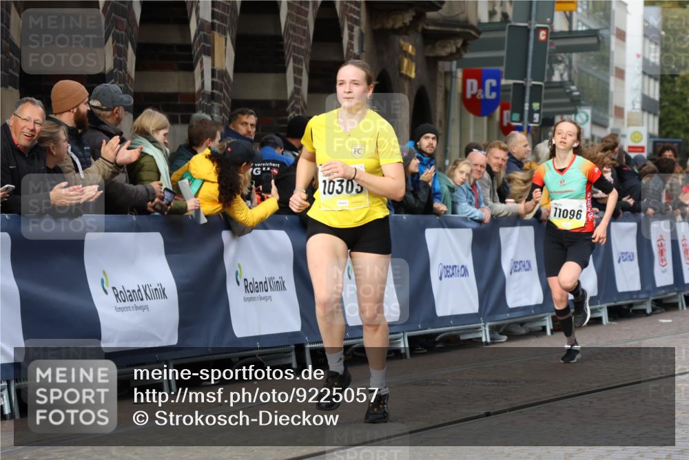 05.10.2025 - 20. swb-Marathon Bremen Strokosch-Dieckow http://msf.ph/oto/9225057 05.10.2025 10:48:37 Ziel 9385, 9406, 9729, 10303, 11096 meine-sportfotos.de