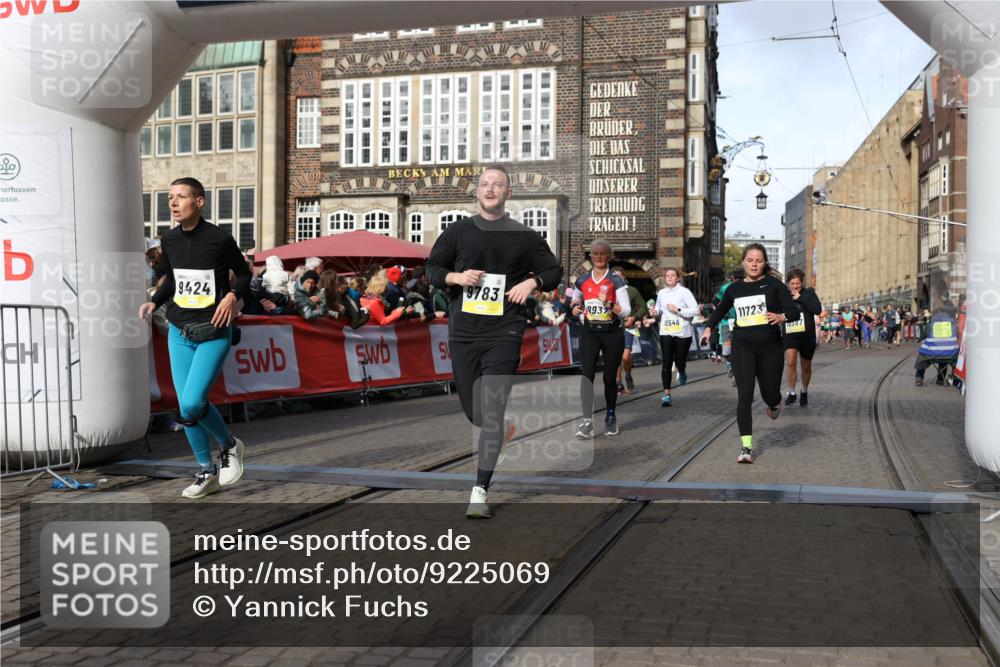 05.10.2025 - 20. swb-Marathon Bremen Yannick Fuchs http://msf.ph/oto/9225069 05.10.2025 10:56:32 Ziel 9424, 9783, 9932, 10028, 10179, 10191, 10196, 10387, 10424, 10546, 10590, 11662, 11723 meine-sportfotos.de