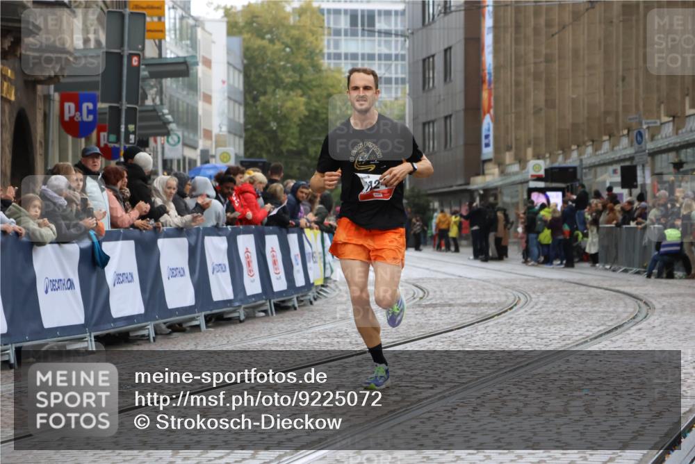 05.10.2025 - 20. swb-Marathon Bremen Strokosch-Dieckow http://msf.ph/oto/9225072 05.10.2025 12:17:32 Ziel 1124 meine-sportfotos.de