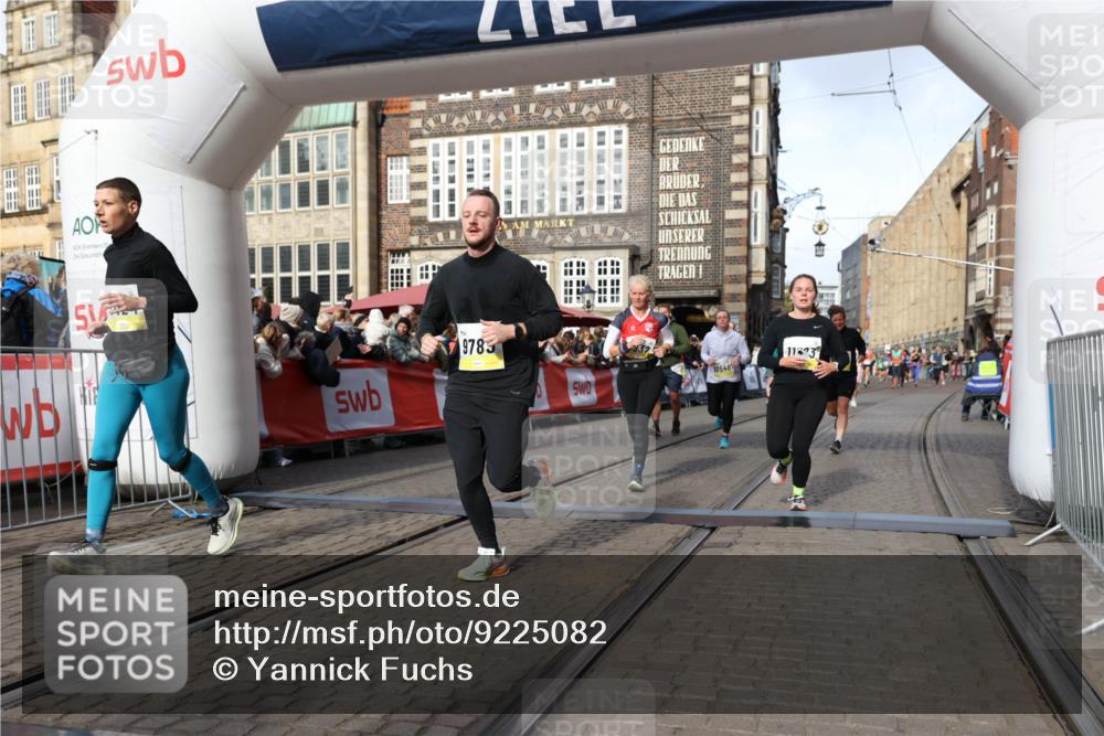 05.10.2025 - 20. swb-Marathon Bremen Yannick Fuchs http://msf.ph/oto/9225082 05.10.2025 10:56:33 Ziel 9424, 9783, 9790, 9932, 10005, 10028, 10179, 10191, 10196, 10387, 10424, 10546, 10590, 11662, 11723 meine-sportfotos.de