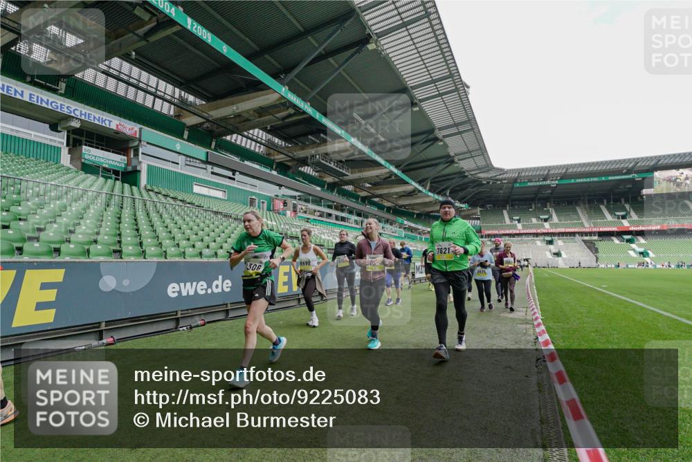05.10.2025 - 20. swb-Marathon Bremen Michael Burmester http://msf.ph/oto/9225083 05.10.2025 10:38:25 Laufen im Stadion 7621, 8574, 9182, 9184, 9189, 9210, 9235, 9237, 9300, 9322, 9331, 9335, 9394, 9409, 9426, 9432, 9448, 9468, 9486, 9498, 9536, 9642, 9647, 9660, 9684, 9707, 9748, 9750, 9752, 9771, 9813, 9846, 9858, 9890, 9915, 9940, 9978, 10033, 10056, 10098, 10130, 10167, 10194, 10205, 10274, 10278, 10297, 10301, 10404, 10437, 10439, 10446, 10478, 10485, 10511, 10530, 10595, 10598, 10611, 10678, 10711, 10713, 10803, 10804, 10825, 10826, 10829, 11050, 11150 meine-sportfotos.de