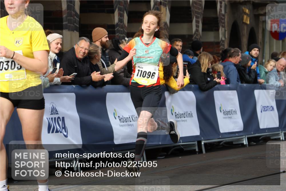 05.10.2025 - 20. swb-Marathon Bremen Strokosch-Dieckow http://msf.ph/oto/9225095 05.10.2025 10:48:39 Ziel 9261, 9406, 9482, 9729, 10303, 10799, 11096 meine-sportfotos.de