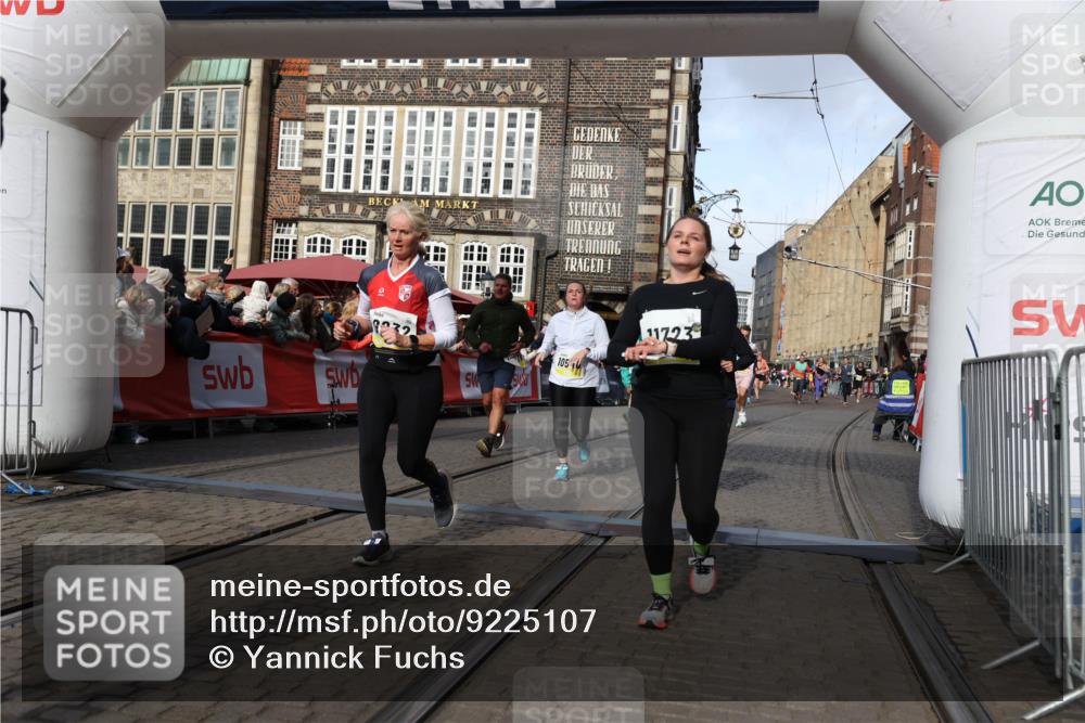 05.10.2025 - 20. swb-Marathon Bremen Yannick Fuchs http://msf.ph/oto/9225107 05.10.2025 10:56:34 Ziel 9424, 9783, 9790, 9932, 10005, 10028, 10179, 10191, 10387, 10424, 10546, 10590, 10648, 11253, 11571, 11662, 11723 meine-sportfotos.de