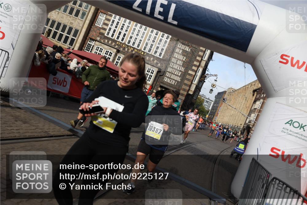 05.10.2025 - 20. swb-Marathon Bremen Yannick Fuchs http://msf.ph/oto/9225127 05.10.2025 10:56:35 Ziel 9424, 9783, 9790, 9932, 10005, 10028, 10179, 10191, 10387, 10424, 10546, 10590, 10648, 11253, 11571, 11662, 11723 meine-sportfotos.de