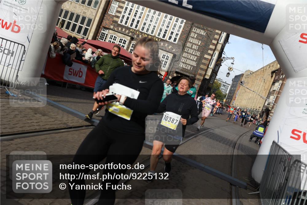 05.10.2025 - 20. swb-Marathon Bremen Yannick Fuchs http://msf.ph/oto/9225132 05.10.2025 10:56:35 Ziel 9424, 9783, 9790, 9932, 10005, 10028, 10179, 10191, 10387, 10424, 10546, 10590, 10648, 11253, 11571, 11662, 11723 meine-sportfotos.de